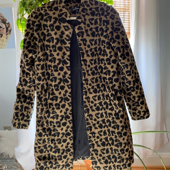 Lulu’s leopard print coat - Picture 5 of 6